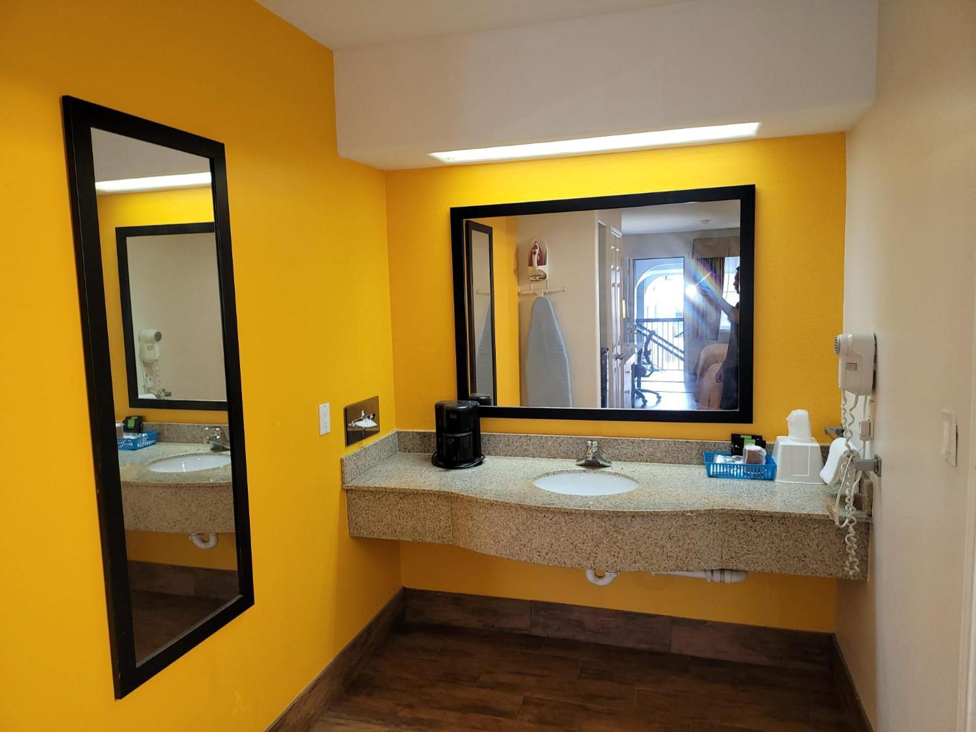 Texas Inn And Suites Raymondville Buitenkant foto